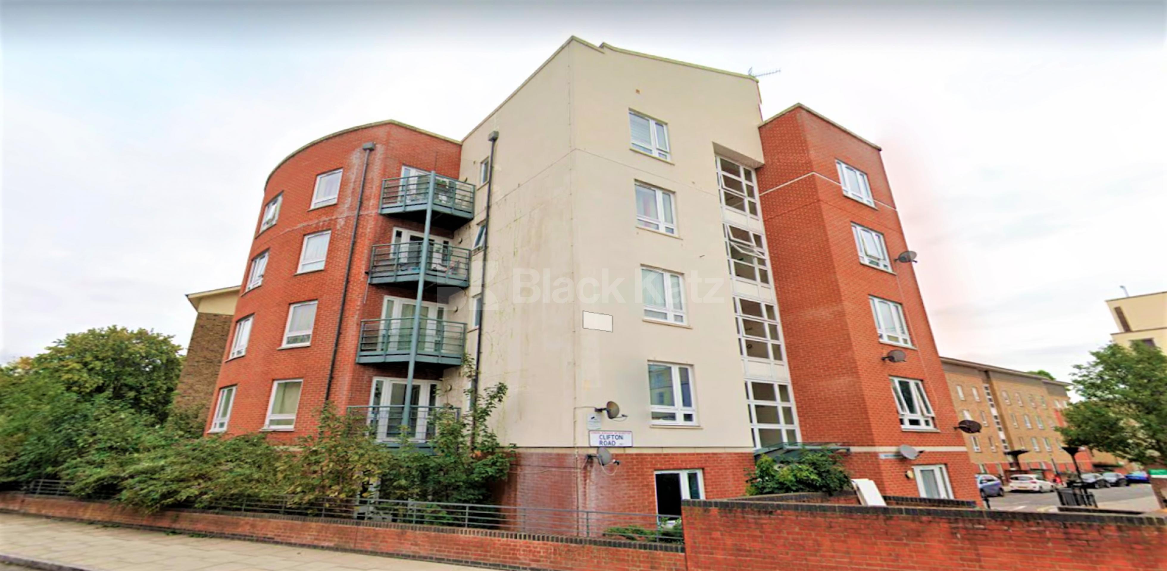 			Balcony Property, 2 Bedroom, 1 bath, 1 reception Apartment			 Nightingale Lane, Essex Road N1